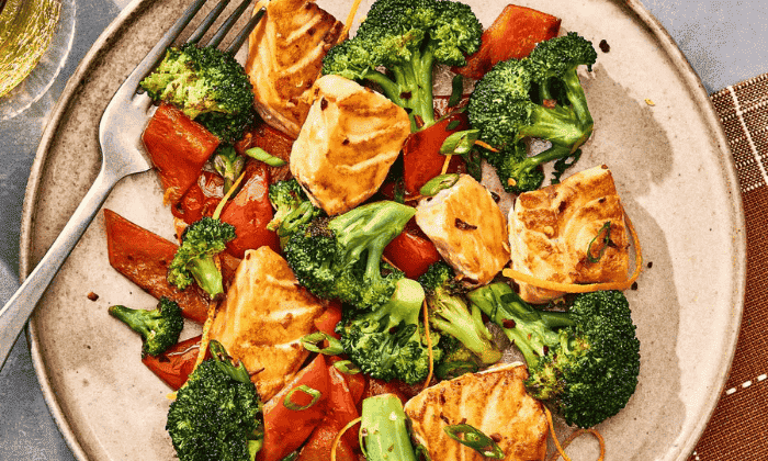 Chicken and mixed veggies might be a choice for your healthy dinner