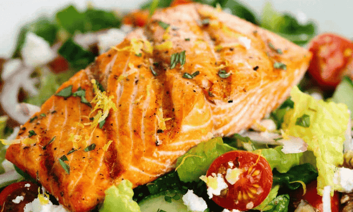 Add salmon to your dinner in order to have a weight loss meal